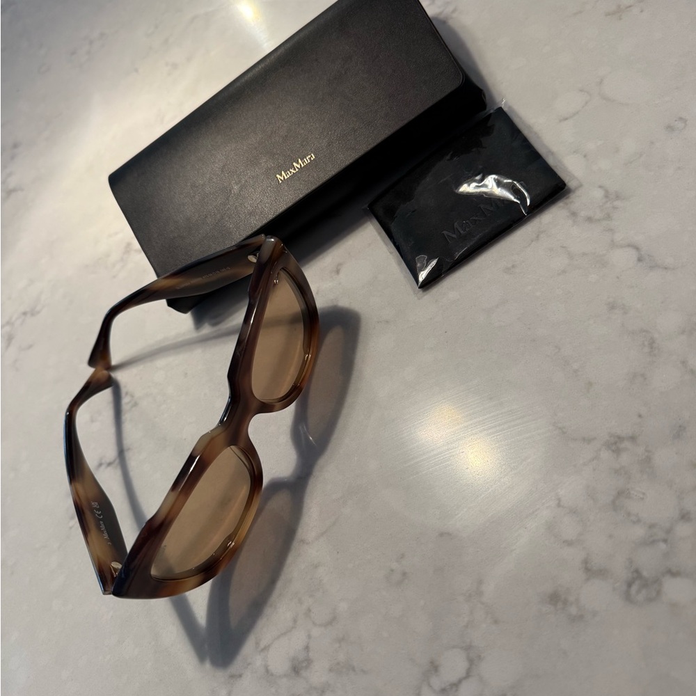 MaxMara Tortoise Shell Sunglasses - Picture 2 of 7